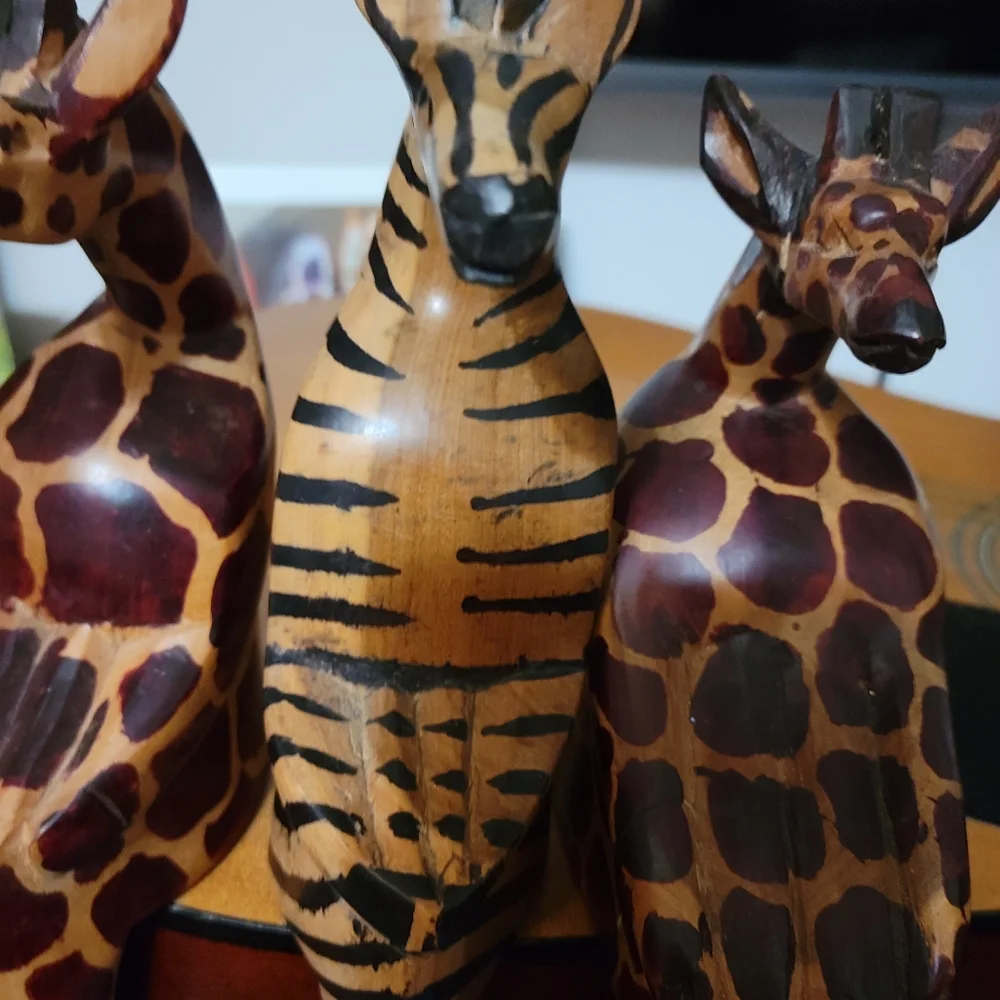Vintage African wooden sitting animals. Set of 3 - Picture 7 of 10